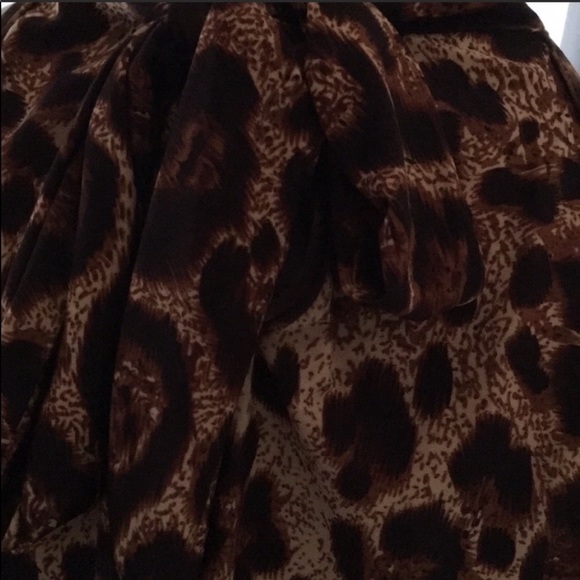 Leopard Print Sleeveless Top - Picture 4 of 4